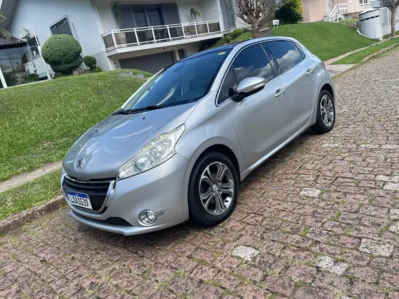PEUGEOT 208 1.6 GRIFFE 16V FLEX 4P AUTOMÁTICO PEUGEOT 208 1.6 GRIFFE 16V FLEX 4P AUTOMÁTICO
