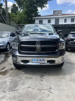 RAM CLASSIC 5.7 V8 GASOLINA LARAMIE CD 4X4 AUTOMÁTICO