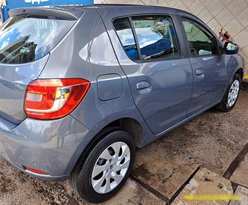 RENAULT-SANDERO-2016