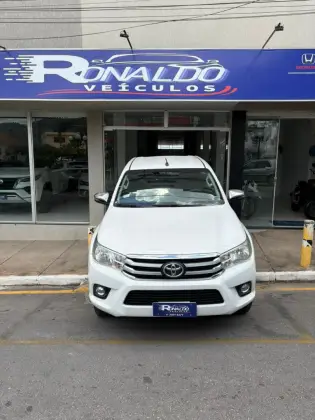TOYOTA HILUX 2.8 4X4 CS 16V TURBO DIESEL 2P MANUAL TOYOTA HILUX 2.8 4X4 CS 16V TURBO DIESEL 2P MANUAL