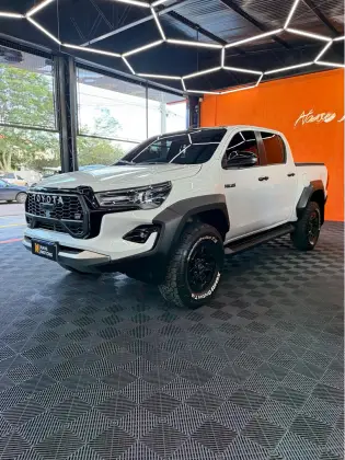 TOYOTA HILUX 2.8 D-4D TURBO DIESEL CD GR-S 4X4 AUTOMÁTICO