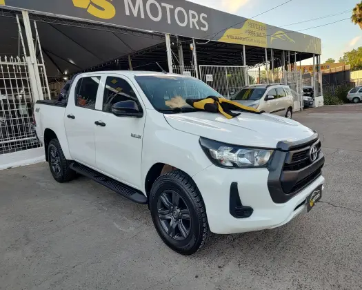 TOYOTA HILUX 2.8 D-4D TURBO DIESEL CD POWER PACK 4X4 MANUAL