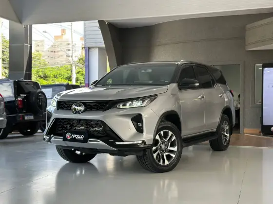 TOYOTA HILUX SW4 2.8 D-4D TURBO DIESEL DIAMOND 7L 4X4 AUTOMÁTICO TOYOTA HILUX SW4 2.8 D-4D TURBO DIESEL DIAMOND 7L 4X4 AUTOMÁTICO