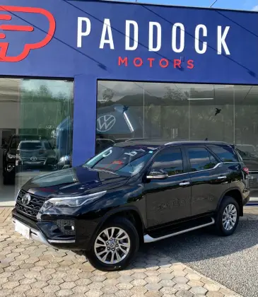 TOYOTA HILUX SW4 2.8 D-4D TURBO DIESEL SRX 4X4 AUTOMÁTICO