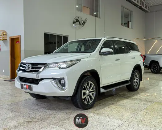 TOYOTA HILUX SW4 2.8 SRX 4X4 16V TURBO INTERCOOLER DIESEL 4P AUTOMÁTICO