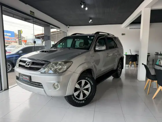 TOYOTA HILUX SW4 3.0 SRV 4X4 16V TURBO INTERCOOLER DIESEL 4P AUTOMÁTICO