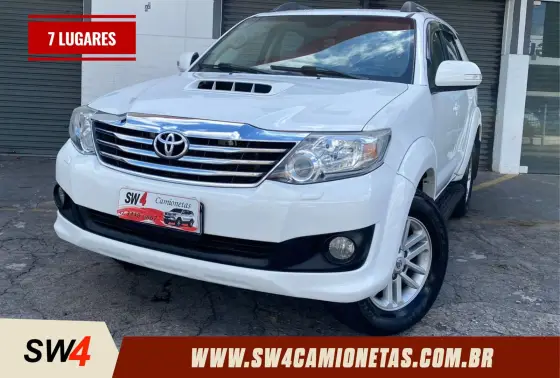 TOYOTA HILUX SW4 3.0 SRV 4X4 7 LUGARES 16V TURBO INTERCOOLER DIESEL 4P AUTOMÁTICO