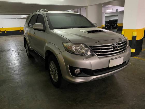 TOYOTA HILUX SW4 3.0 SRV 4X4 7 LUGARES 16V TURBO INTERCOOLER DIESEL 4P AUTOMÁTICO