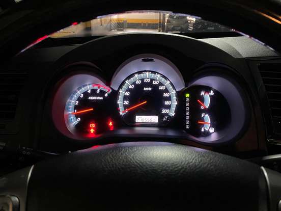TOYOTA-HILUX SW4-2013