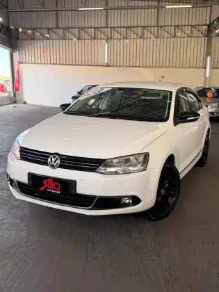 VOLKSWAGEN JETTA 2.0 COMFORTLINE FLEX 4P TIPTRONIC
