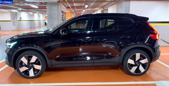 VOLVO-XC40-2023
