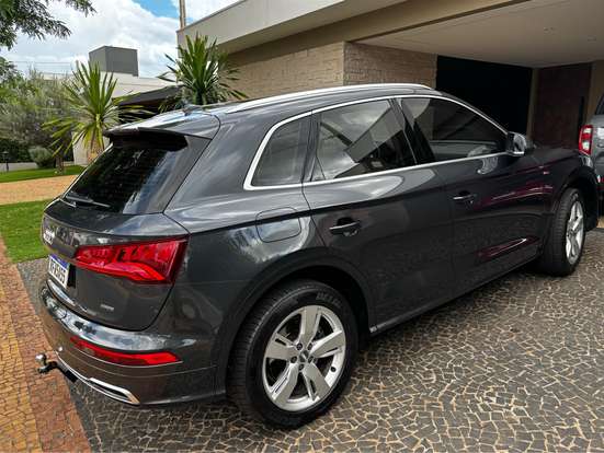 AUDI-Q5-2020