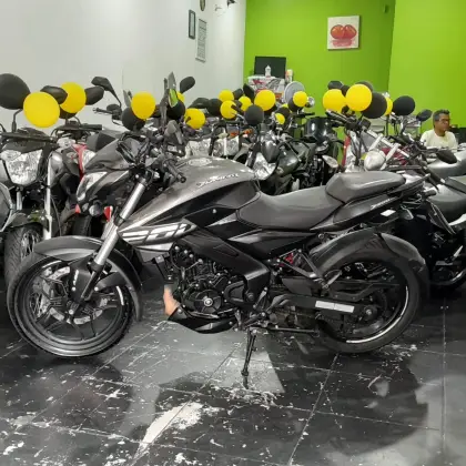BAJAJ DOMINAR 200 