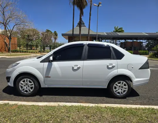 FORD FIESTA 1.6 MPI SEDAN 8V FLEX 4P MANUAL