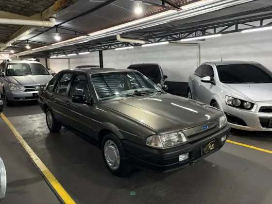 FORD VERSAILLES 1.8 GL 8V GASOLINA 4P MANUAL