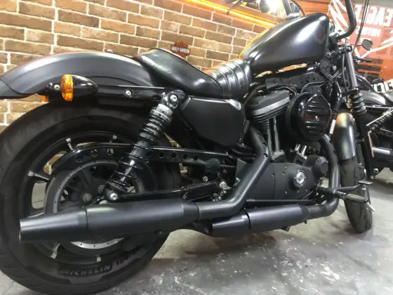 HARLEY-DAVIDSON SPORTSTER IRON 883 
