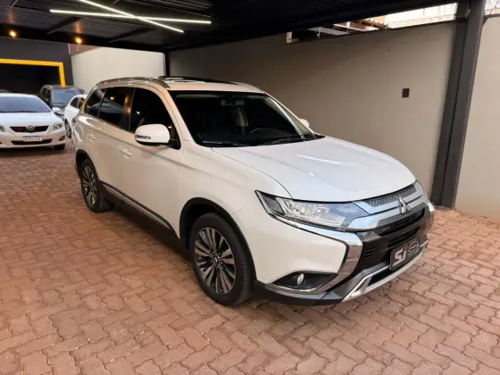 MITSUBISHI OUTLANDER 2.0 MIVEC GASOLINA HPE AUTOMÁTICO MITSUBISHI OUTLANDER 2.0 MIVEC GASOLINA HPE AUTOMÁTICO