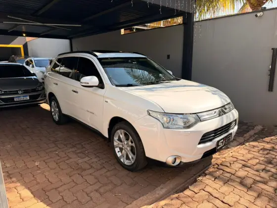 MITSUBISHI OUTLANDER 3.0 GT 4X4 V6 24V GASOLINA 4P AUTOMÁTICO