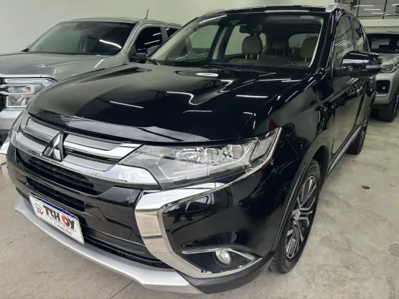 MITSUBISHI OUTLANDER 3.0 GT 4X4 V6 24V GASOLINA 4P AUTOMÁTICO MITSUBISHI OUTLANDER 3.0 GT 4X4 V6 24V GASOLINA 4P AUTOMÁTICO