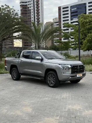MITSUBISHI TRITON 2.4 BITURBO DIESEL CD HPE-S 4X4 AUTOMÁTICO MITSUBISHI TRITON 2.4 BITURBO DIESEL CD HPE-S 4X4 AUTOMÁTICO