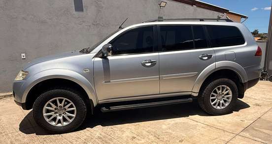 MITSUBISHI-PAJERO-2009