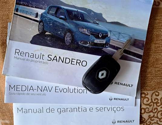 RENAULT-SANDERO-2016
