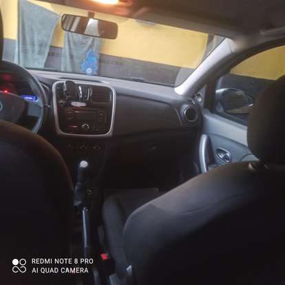 RENAULT-SANDERO-2015