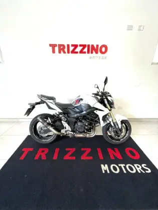 SUZUKI GSR 750 