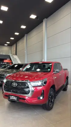 TOYOTA HILUX 2.8 D-4D TURBO DIESEL CD SRX 4X4 AUTOMÁTICO TOYOTA HILUX 2.8 D-4D TURBO DIESEL CD SRX 4X4 AUTOMÁTICO