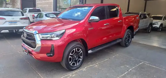 TOYOTA HILUX 2.8 D-4D TURBO DIESEL CD SRX 4X4 AUTOMÁTICO