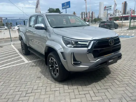 TOYOTA HILUX 2.8 D-4D TURBO DIESEL CD SRX 4X4 AUTOMÁTICO TOYOTA HILUX 2.8 D-4D TURBO DIESEL CD SRX 4X4 AUTOMÁTICO