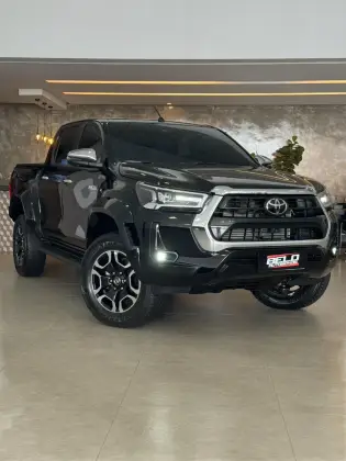TOYOTA HILUX 2.8 D-4D TURBO DIESEL CD SRX PLUS 4X4 AUTOMÁTICO