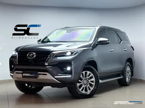 TOYOTA HILUX SW4 2.8 D-4D TURBO DIESEL SRX 7L 4X4 AUTOMÁTICO