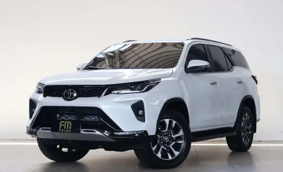 TOYOTA HILUX SW4 2.8 D-4D TURBO DIESEL SRX PLATINUM 7L 4X4 AUTOMÁTICO