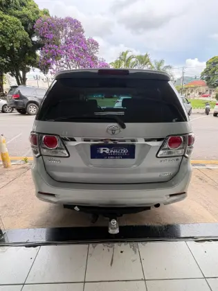 TOYOTA HILUX SW4 3.0 SRV 4X4 16V TURBO INTERCOOLER DIESEL 4P AUTOMÁTICO TOYOTA HILUX SW4 3.0 SRV 4X4 16V TURBO INTERCOOLER DIESEL 4P AUTOMÁTICO