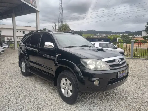 TOYOTA HILUX SW4 3.0 SRV 4X4 16V TURBO INTERCOOLER DIESEL 4P AUTOMÁTICO TOYOTA HILUX SW4 3.0 SRV 4X4 16V TURBO INTERCOOLER DIESEL 4P AUTOMÁTICO