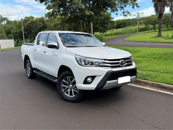 TOYOTA-HILUX-2017