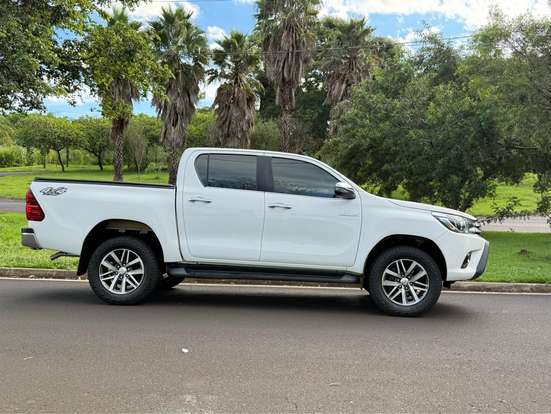 TOYOTA-HILUX-2017