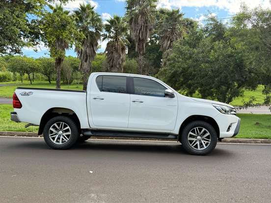 TOYOTA-HILUX-2.8 SRX 4X4 CD 16V DIESEL 4P AUTOMÁTICO TOYOTA-HILUX-2017