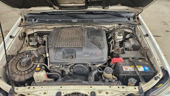 TOYOTA-HILUX SW4-2014