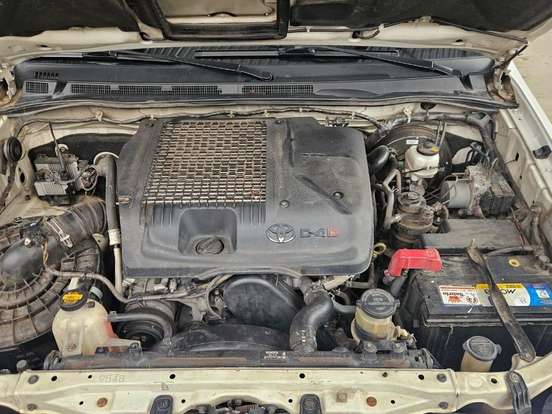 TOYOTA-HILUX SW4-3.0 SRV 4X4 16V TURBO INTERCOOLER DIESEL 4P AUTOMÁTICO TOYOTA-HILUX SW4-2014