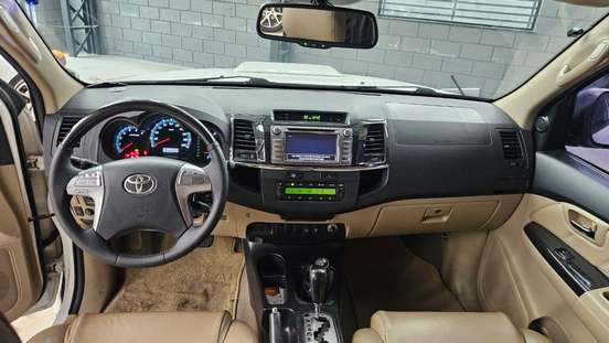 TOYOTA-HILUX SW4-2014