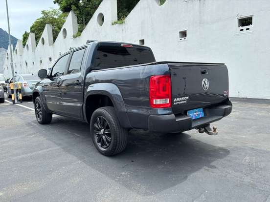 VOLKSWAGEN-AMAROK-2014