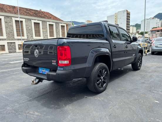 VOLKSWAGEN-AMAROK-2014