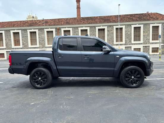 VOLKSWAGEN-AMAROK-2014