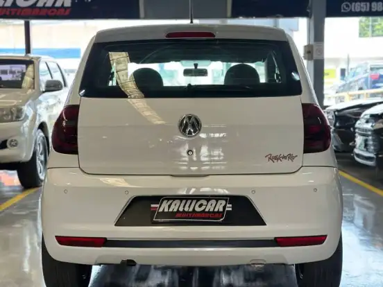 VOLKSWAGEN-FOX-1.6 MI ROCK IN RIO 8V FLEX 4P MANUAL VOLKSWAGEN-FOX-2013