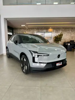 VOLVO EX30 69 KW ELÉTRICO PLUS