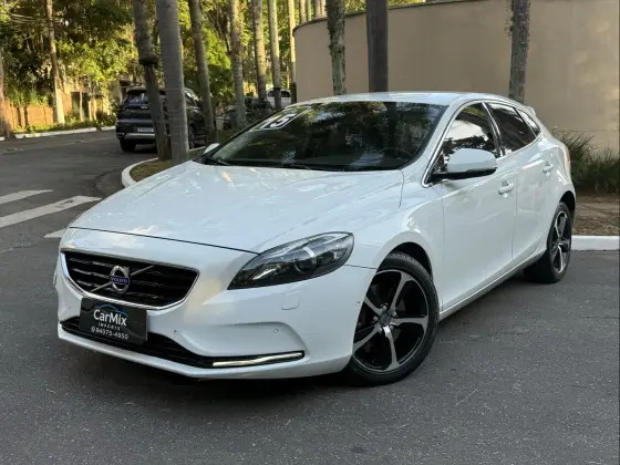 VOLVO V40 2.0 T4 DYNAMIC TURBO GASOLINA 4P AUTOMÁTICO VOLVO V40 2.0 T4 DYNAMIC TURBO GASOLINA 4P AUTOMÁTICO