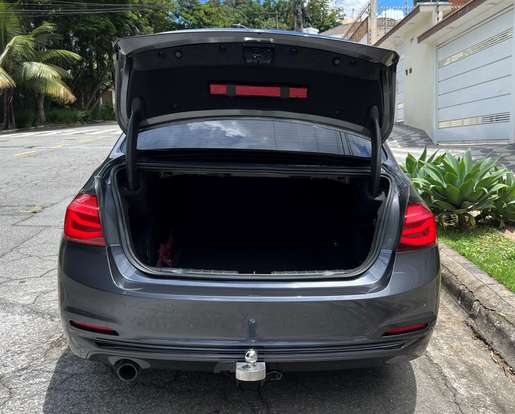 BMW-320i-2017