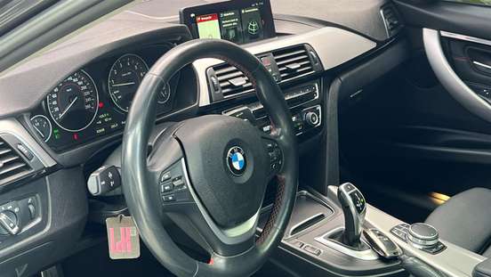 BMW-320i-2017